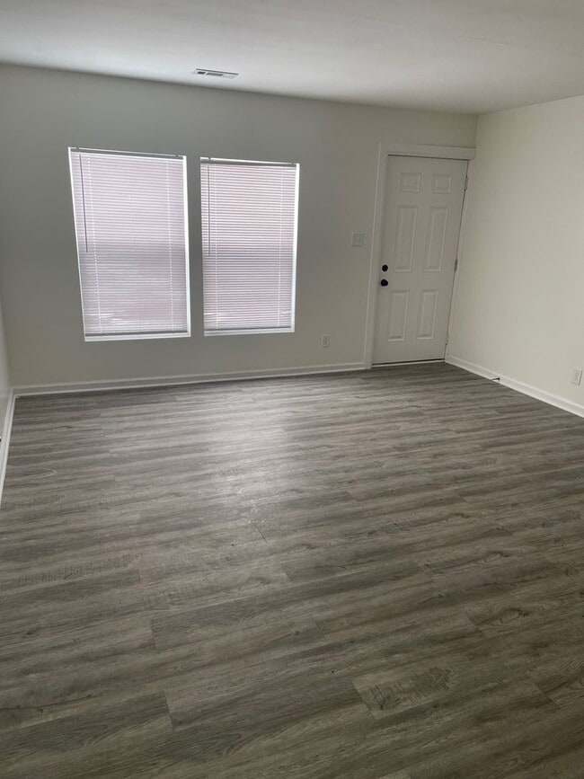 Building Photo - Renovated Home in Miller Area