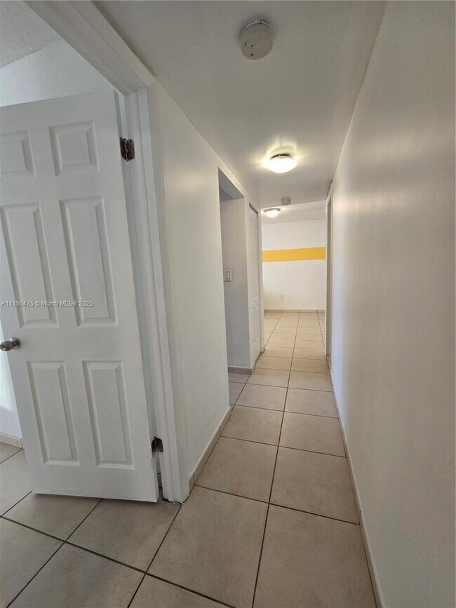 Building Photo - 250 180th Dr