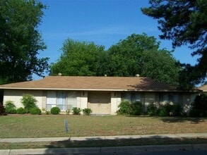 Building Photo - 382 Spenseth Dr