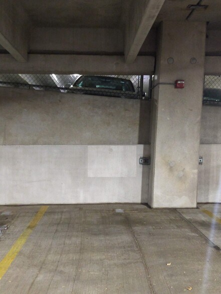 Building Photo - 360 W Washington Ave