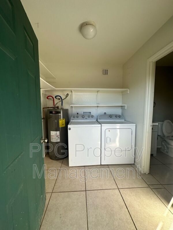 Building Photo - 6046 W Townley Ave