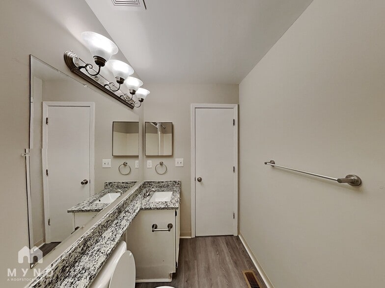 Building Photo - 5561 Northcut Dr