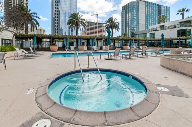 Building Photo - Downtown San Diego - Luxury 1bd/1ba Furnis...