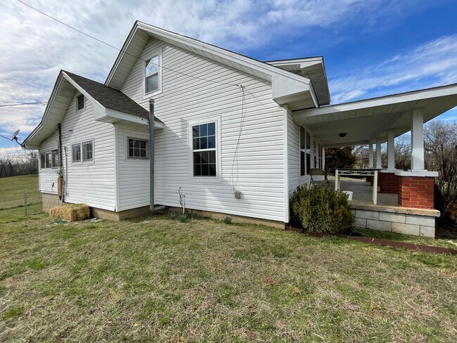 Building Photo - 555 Hopewell Rd