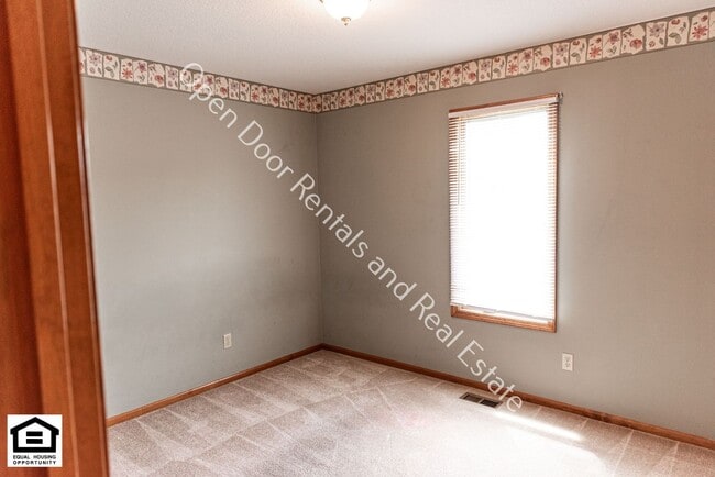 Building Photo - Great 3 bedroom home available!!