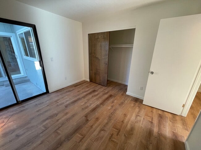Building Photo - Spacious three bedroom home in desirable Windsor neighborhood!