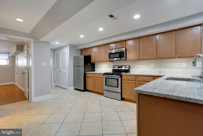 Building Photo - 625 Princeton Pl NW