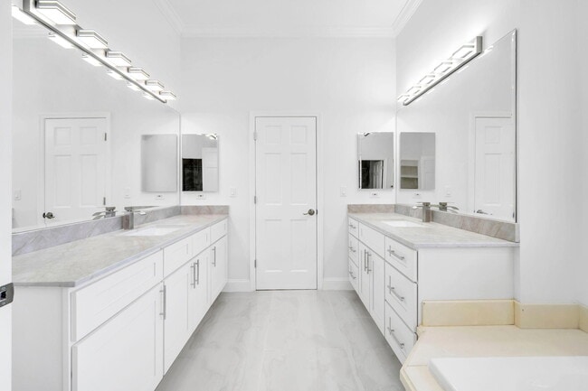 Building Photo - 1524 Glenlake Cir