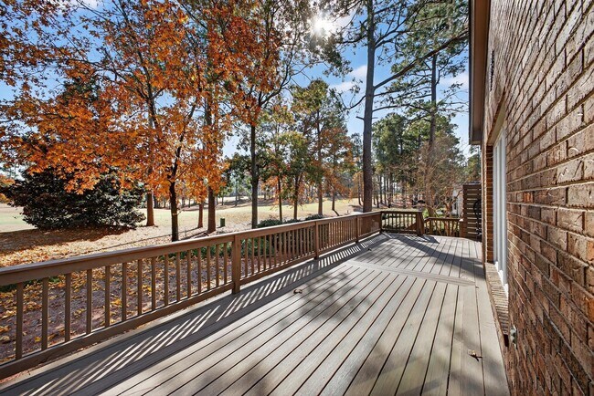 Building Photo - 205 Club Villa Dr W