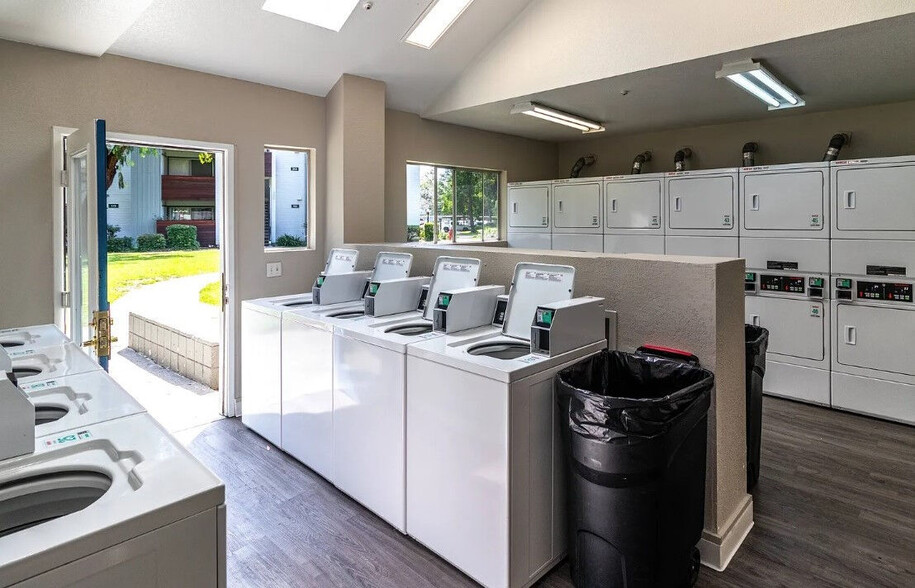 Building Photo - GATEWAY APARTMENTS