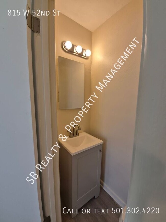 Building Photo - 815 W 52nd St