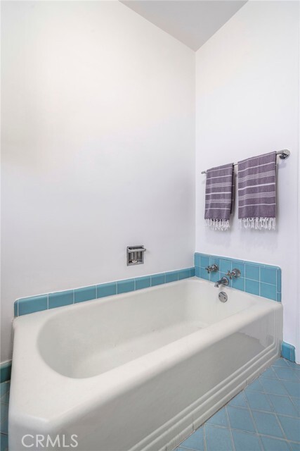 Building Photo - 333 28th St