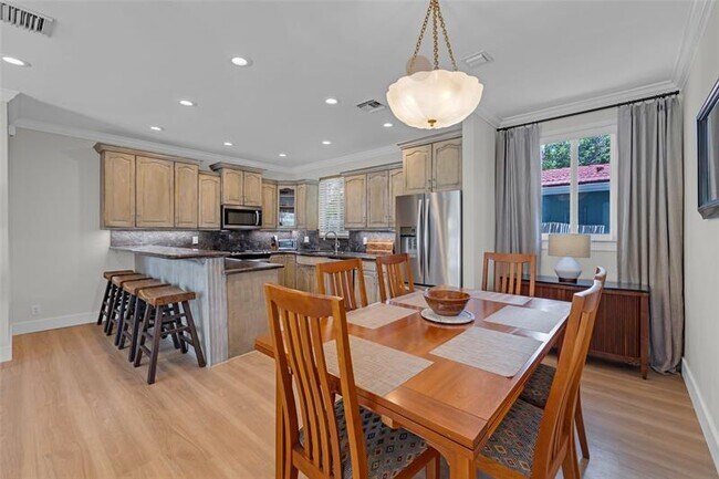 Building Photo - 4601 Bougainvilla Dr