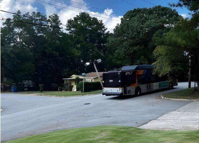 Building Photo - Westside central located comfortable & spacious Intown Atlanta House w/Porch