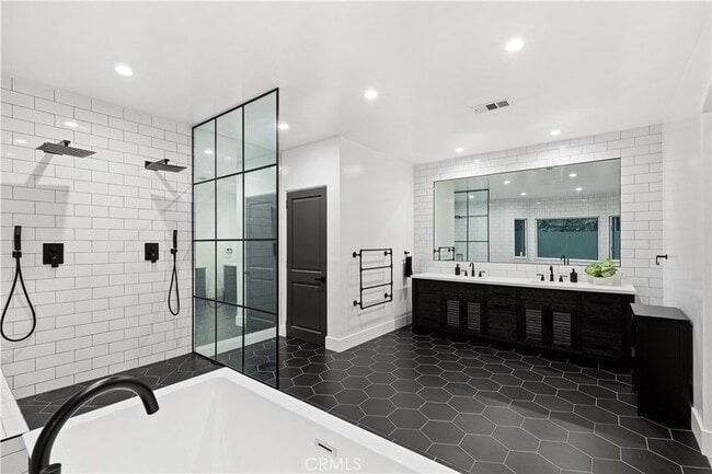 Building Photo - 5946 Woodlake Ave