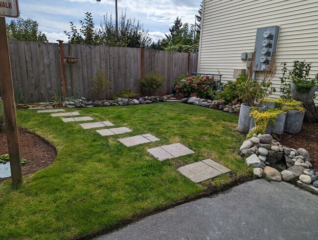 Building Photo - A Gardeners Oasis! 3 Bedroom Townhome for ...