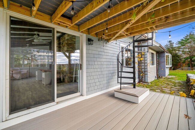 Building Photo - 1 Noahs Hl Wy