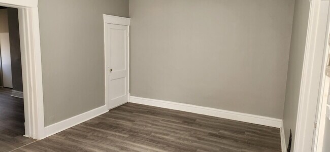 Building Photo - "Charming 2-Bedroom Duplex in St Louis – Your Next Cozy Retreat Awaits!"