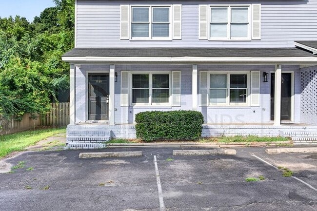 Building Photo - Easy Access to I-77 & Knox Abbott in Cayce!