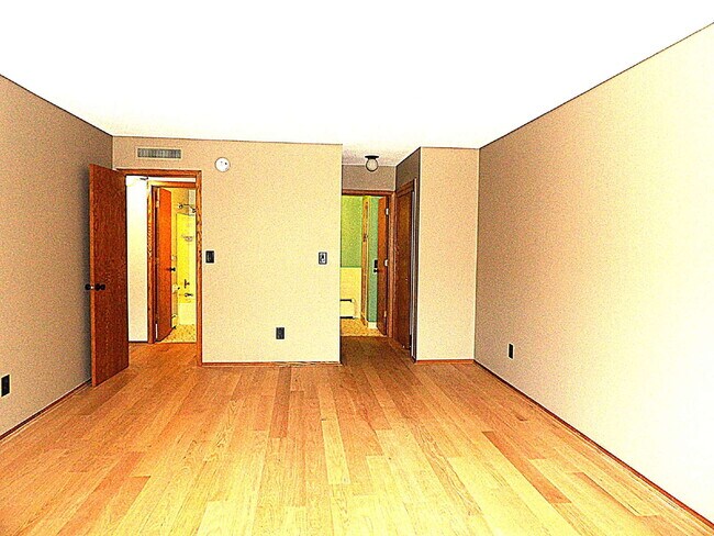 Building Photo - Beautiful 2 Bed | 2 Bath Condo in Roseville
