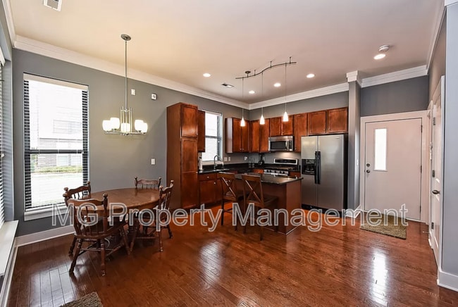 Building Photo - 3475 Spencer St