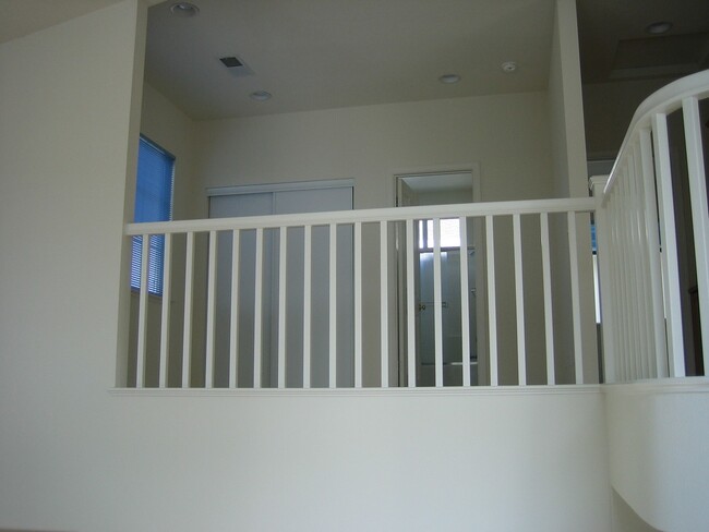 Building Photo - Lovely, light and bright M Section 2 bedro...