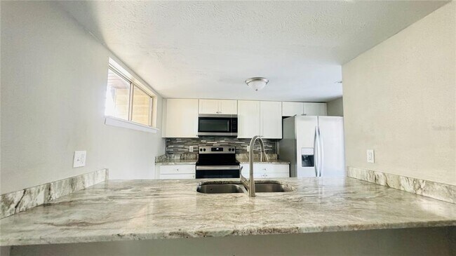 Building Photo - 4016 Woodfern Dr