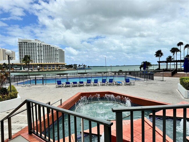 Building Photo - 801 Brickell Bay Dr