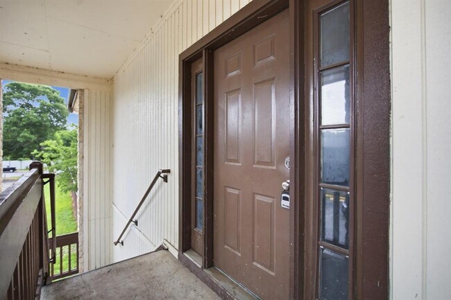Building Photo - 611 Carpenter Ave
