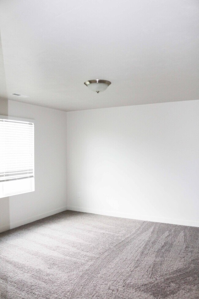 Building Photo - Amazing Townhome in Legacy Ranch!