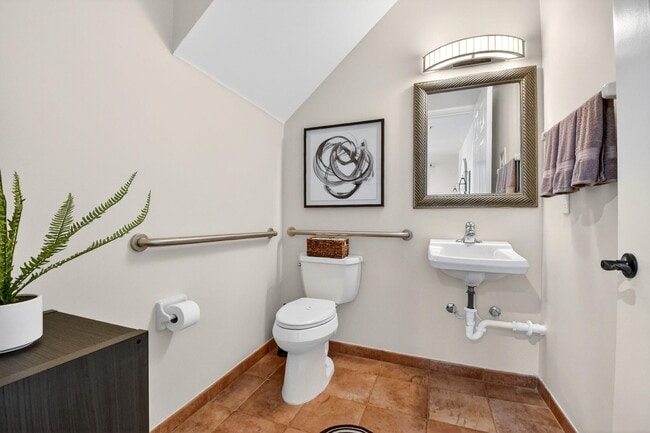 Building Photo - 1371 Vía De Pepi