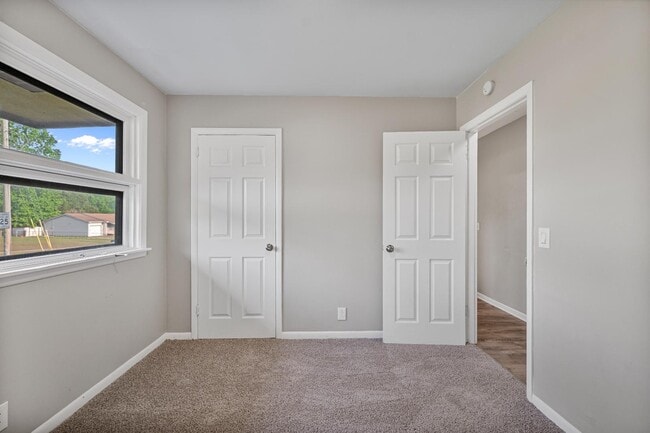 Building Photo - 4241 Tee Jay Dr NW