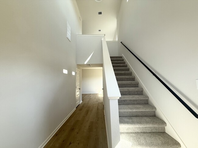 Building Photo - 15455 Foresail Ln