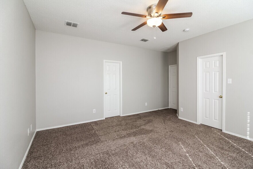 Building Photo - 505 Summertree Ln