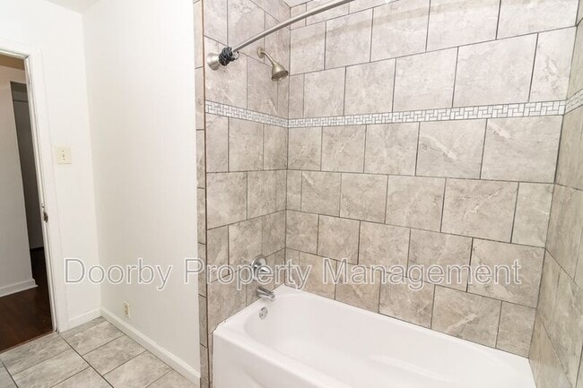 Building Photo - 1828 Dogwood Dr