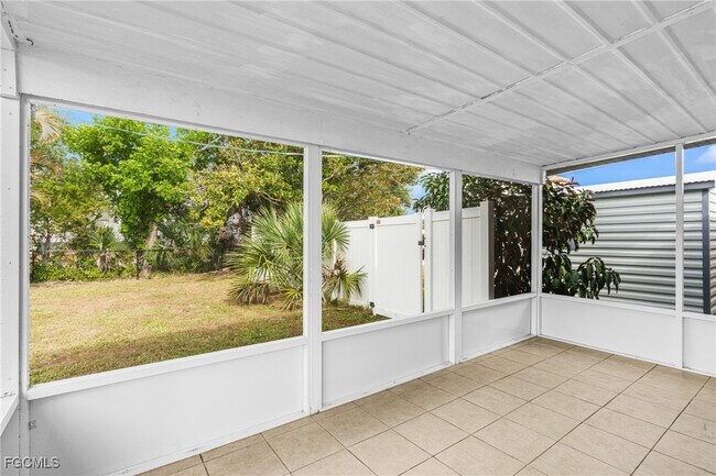 Building Photo - 6014 Deming Ave