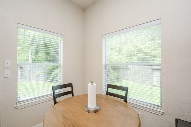 Building Photo - 3848 Armand Dr