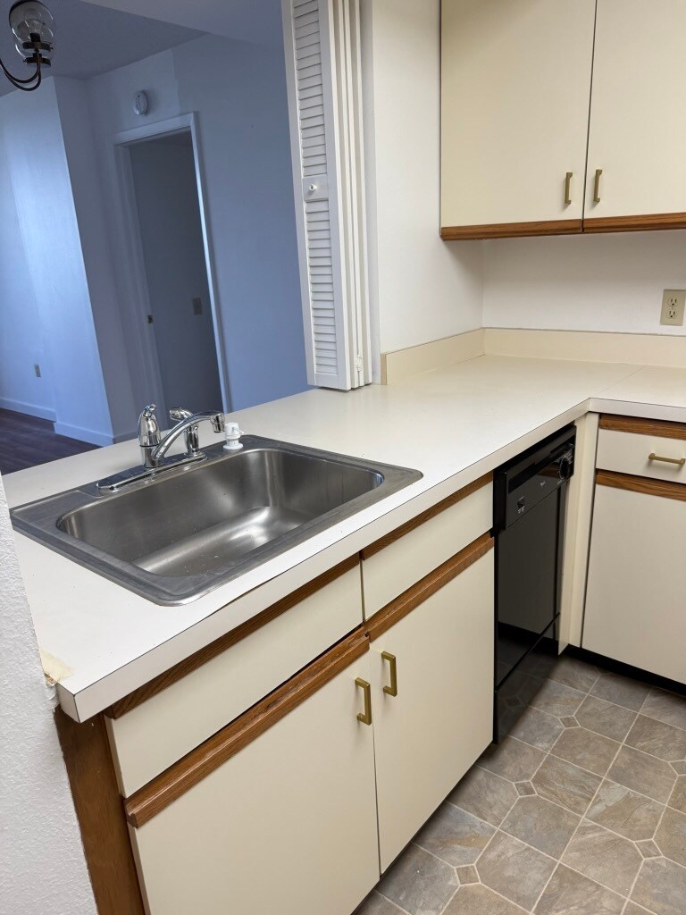 Building Photo - 2333 Feather Sound Dr