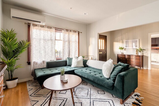 Building Photo - 3046 NE Glisan St