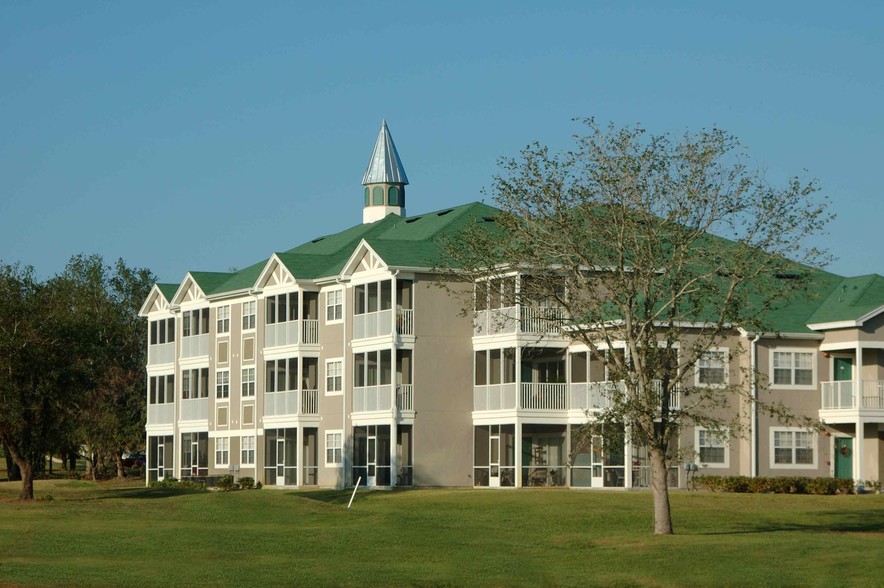 Apartment Building - Audubon Oaks