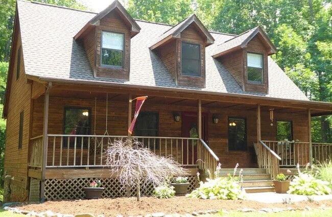 Building Photo - 402 Mt Airy Rd