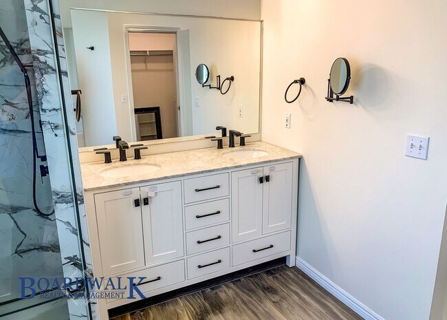 Building Photo - Modern Living Meets Mountain Lifestyle in Sandy