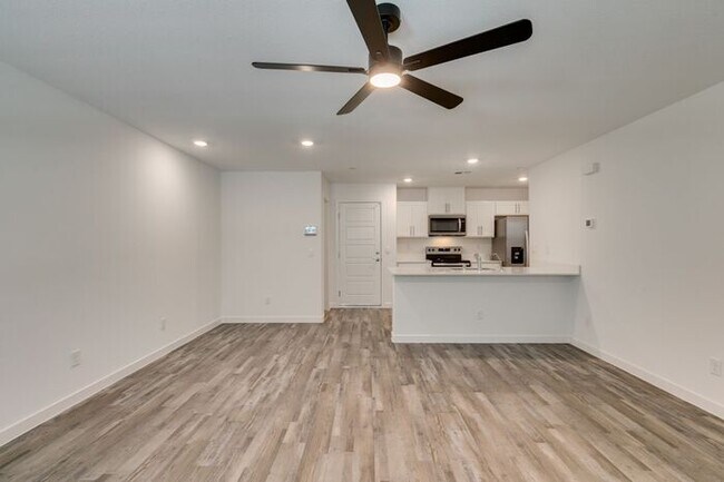 Building Photo - Beautiful New 3 Bed / 2.5 Bath Townhome 89178
