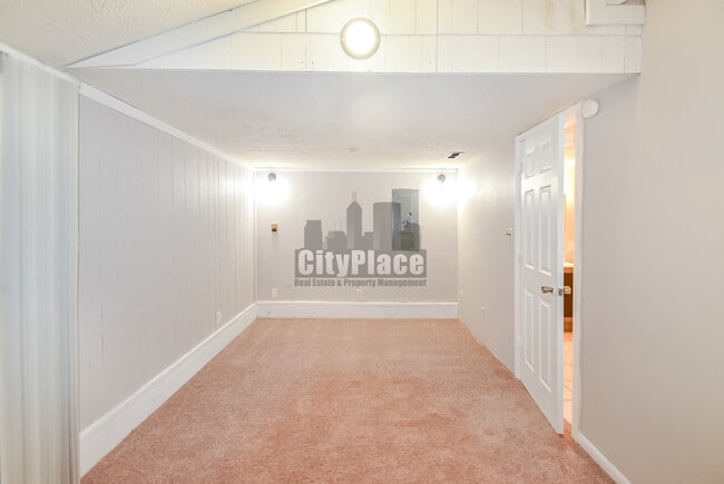 Building Photo - 2633 S Randolph St