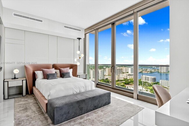 Building Photo - 17901 Collins Ave