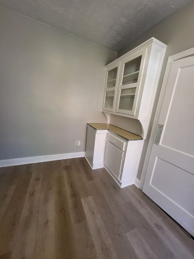 Building Photo - Remodeled 2 Bedroom 1 Bath Brick Duplex
