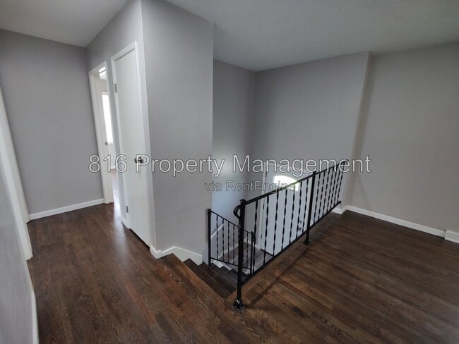 Building Photo - 7941 NE San Rafael Dr