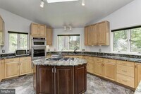 Building Photo - 10373 Currycomb Ct