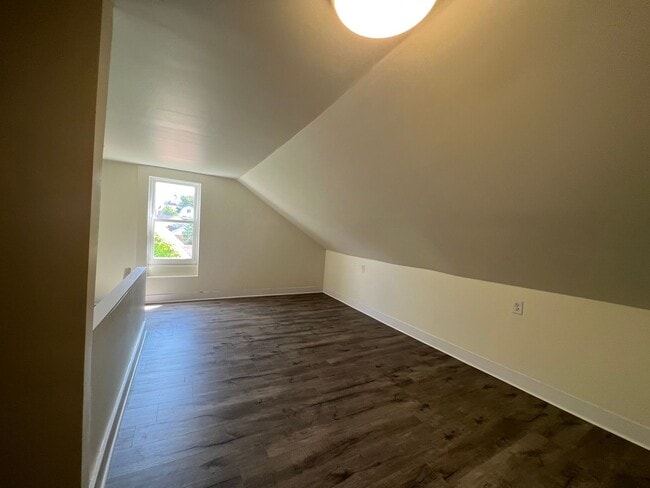 Building Photo - 4 Bedroom + Office Home in Allentown!