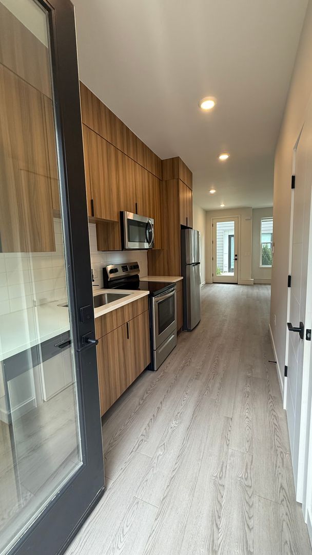 Building Photo - Modern 2-Bedroom Apartment in Gated N Port...